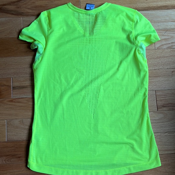 Nike dri-fit neon yellow tshirt with mesh back size women’s large - Picture 4 of 4